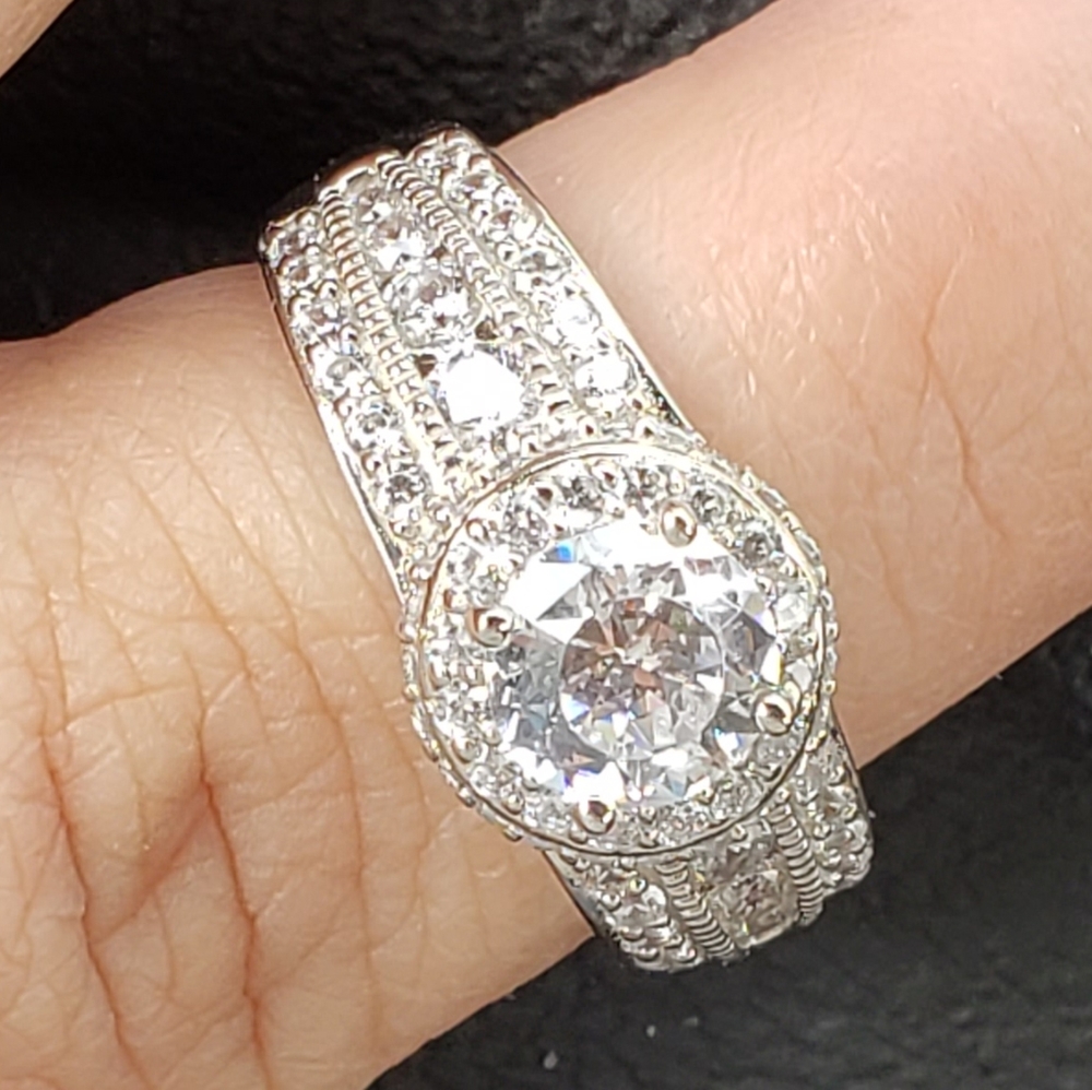 Gorgeous very very sparkly diamonique ring